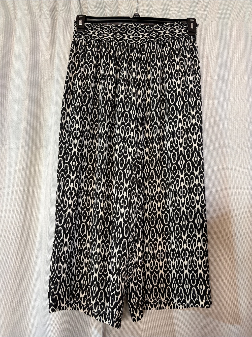 Rose & Olive Black and White Wide Leg Printed Pants